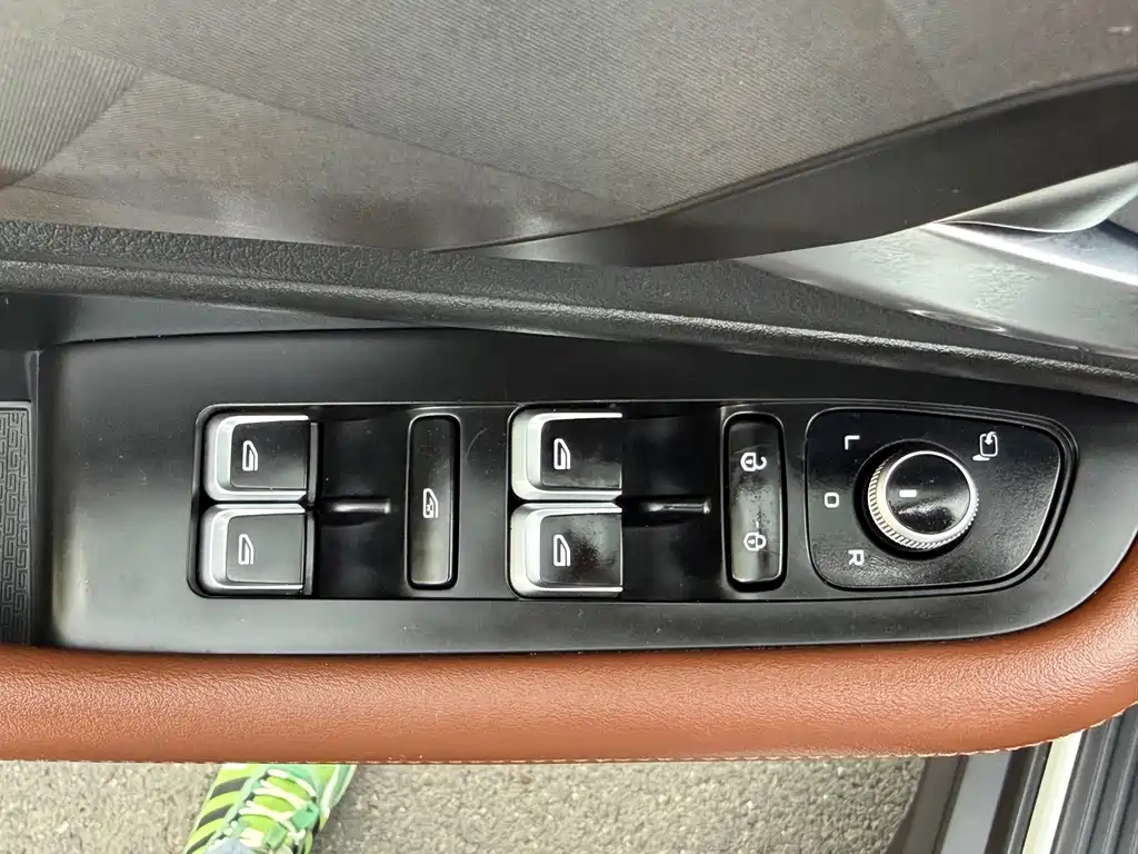 Geely Vision X6 — миниатюра 10