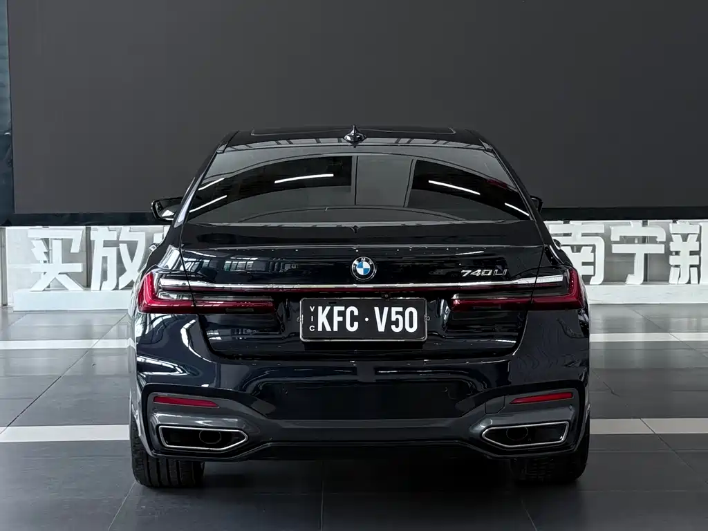 BMW 7 Series — миниатюра 5