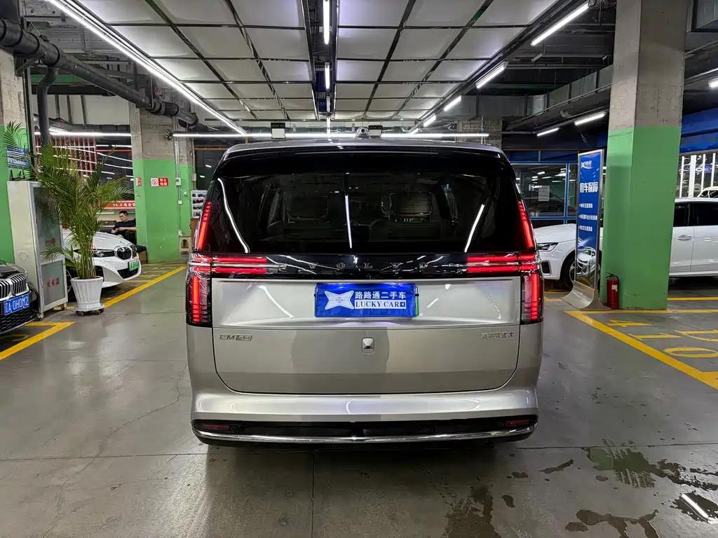 Volvo EM90 — миниатюра 6