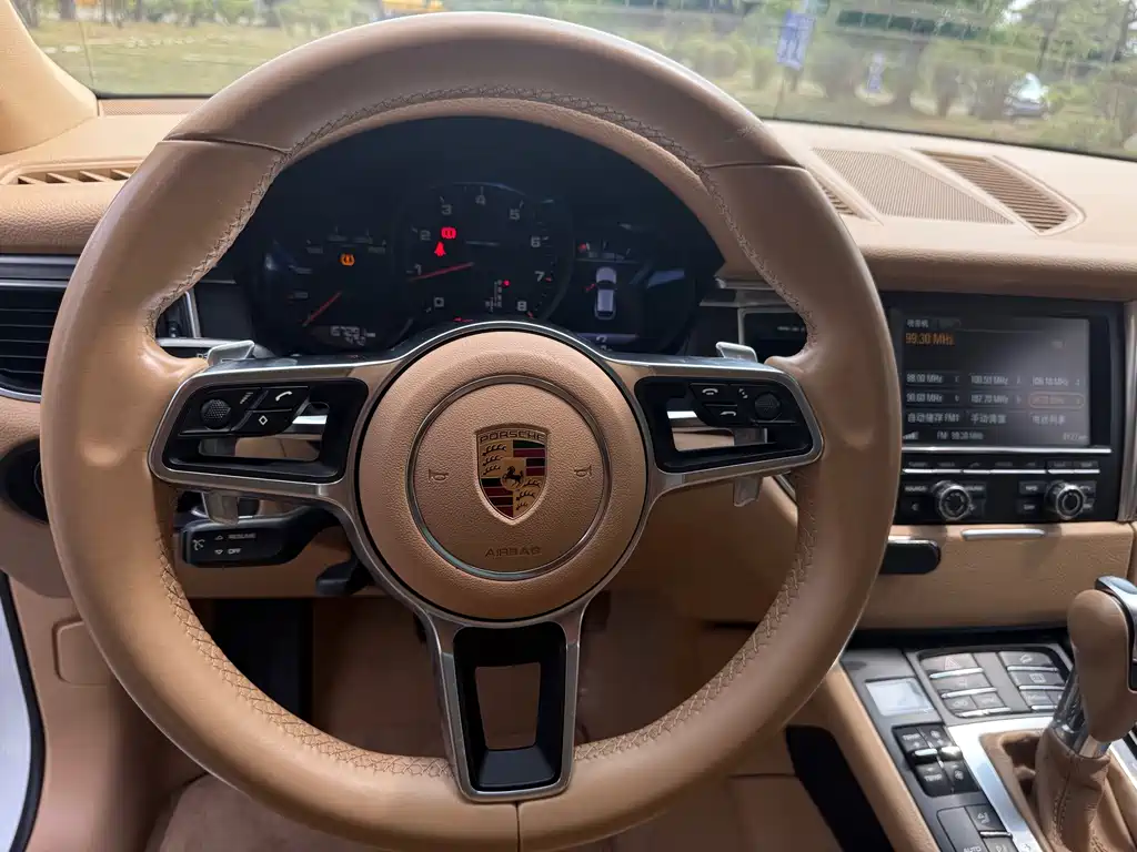 Porsche Macan — миниатюра 12
