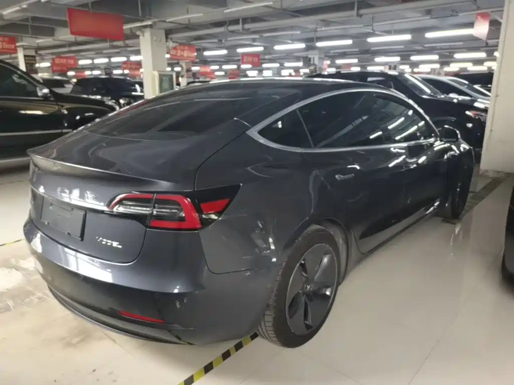 Tesla Model 3 — миниатюра 7