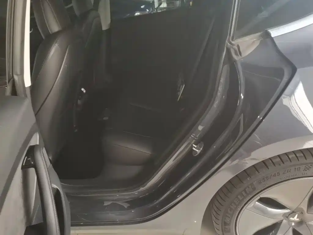 Tesla Model 3 — миниатюра 17