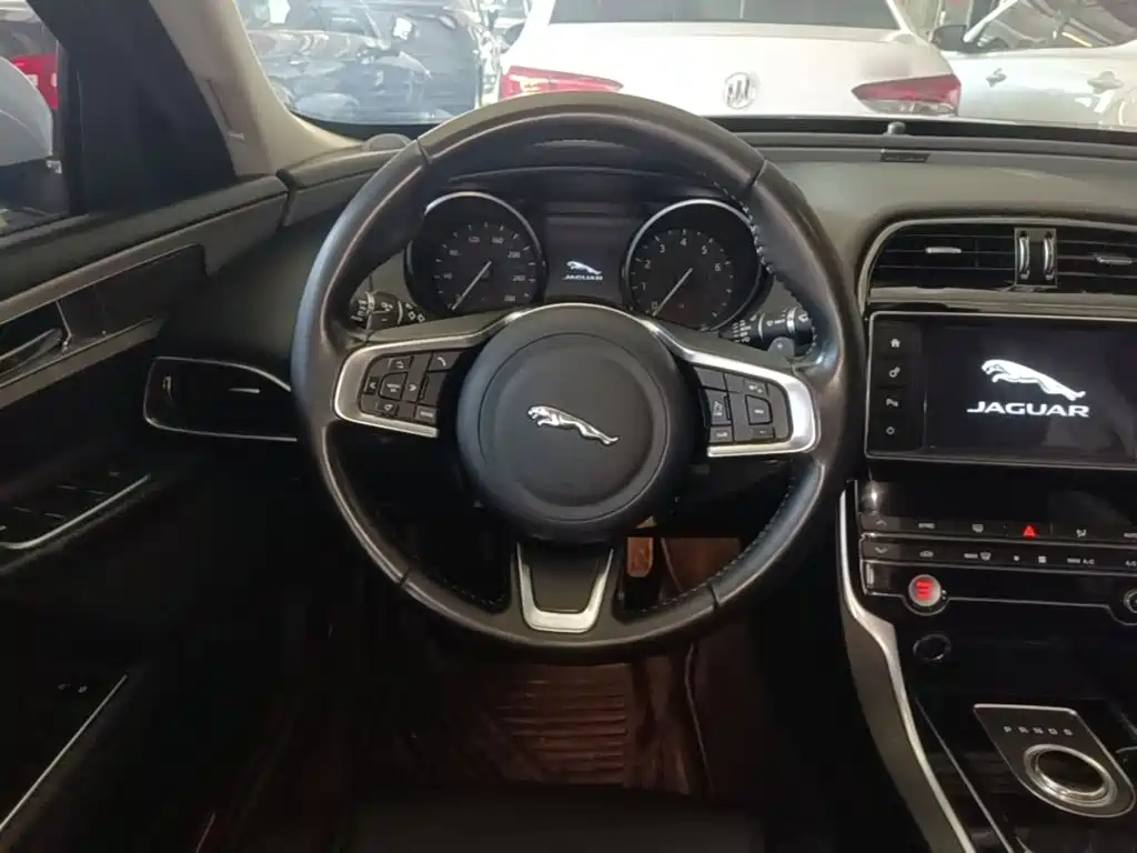 Jaguar XEL — миниатюра 11