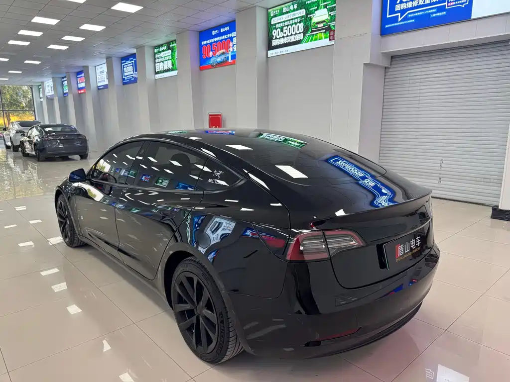 Tesla Model 3 — миниатюра 4