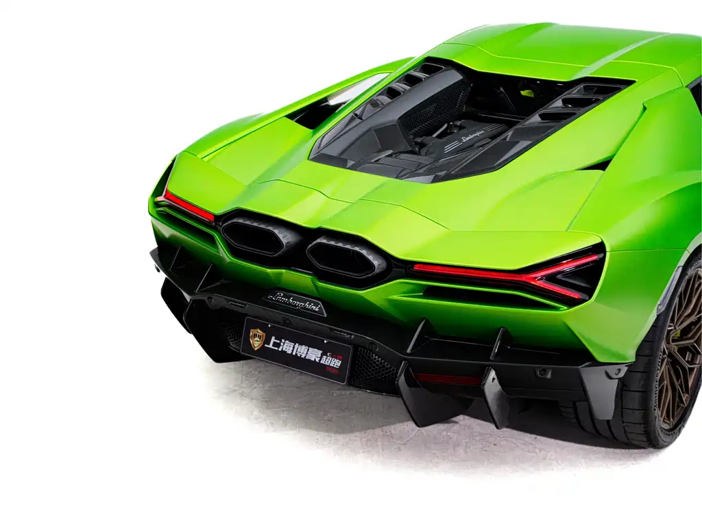 LAMBORGHINI REVUELTO