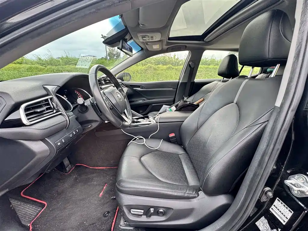 Toyota Camry — миниатюра 5