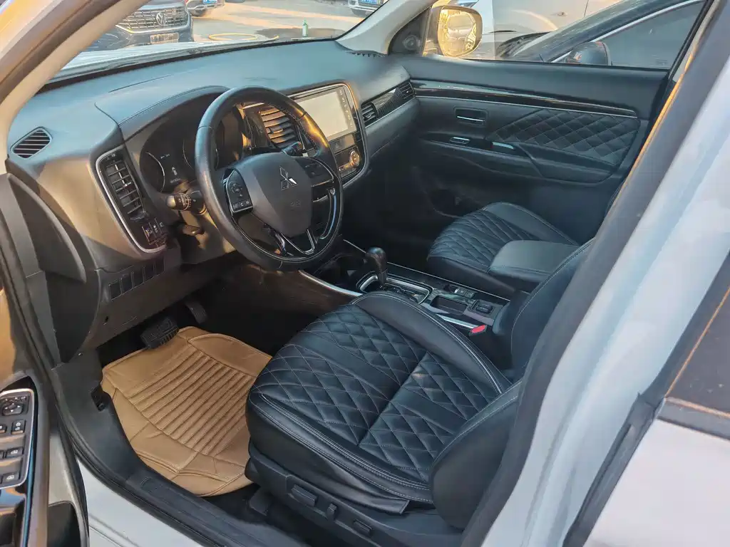 Mitsubishi Outlander — миниатюра 7