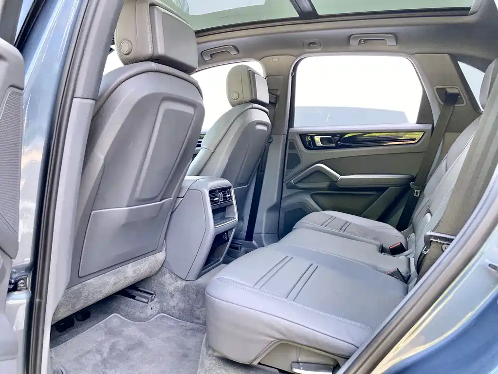 Porsche Cayenne — миниатюра 13