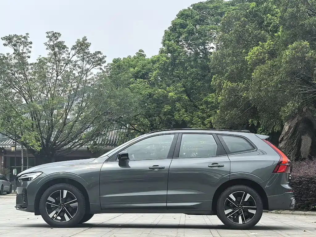 Volvo XC60 2026 B5 Sport