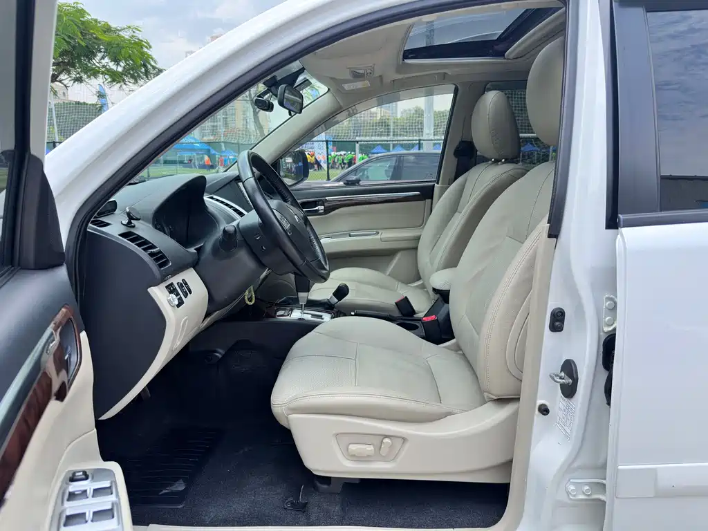 Mitsubishi Pajero Sport 2013 3.0L AT Flagship