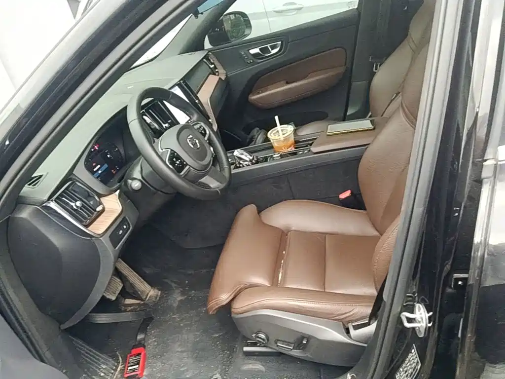 Volvo XC60 PHEV — миниатюра 15