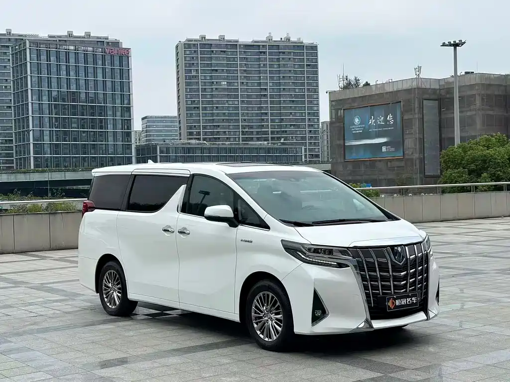 Toyota Alphard — миниатюра 3