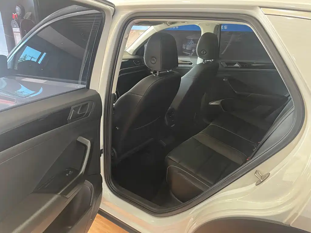 Volkswagen T-Roc — миниатюра 5