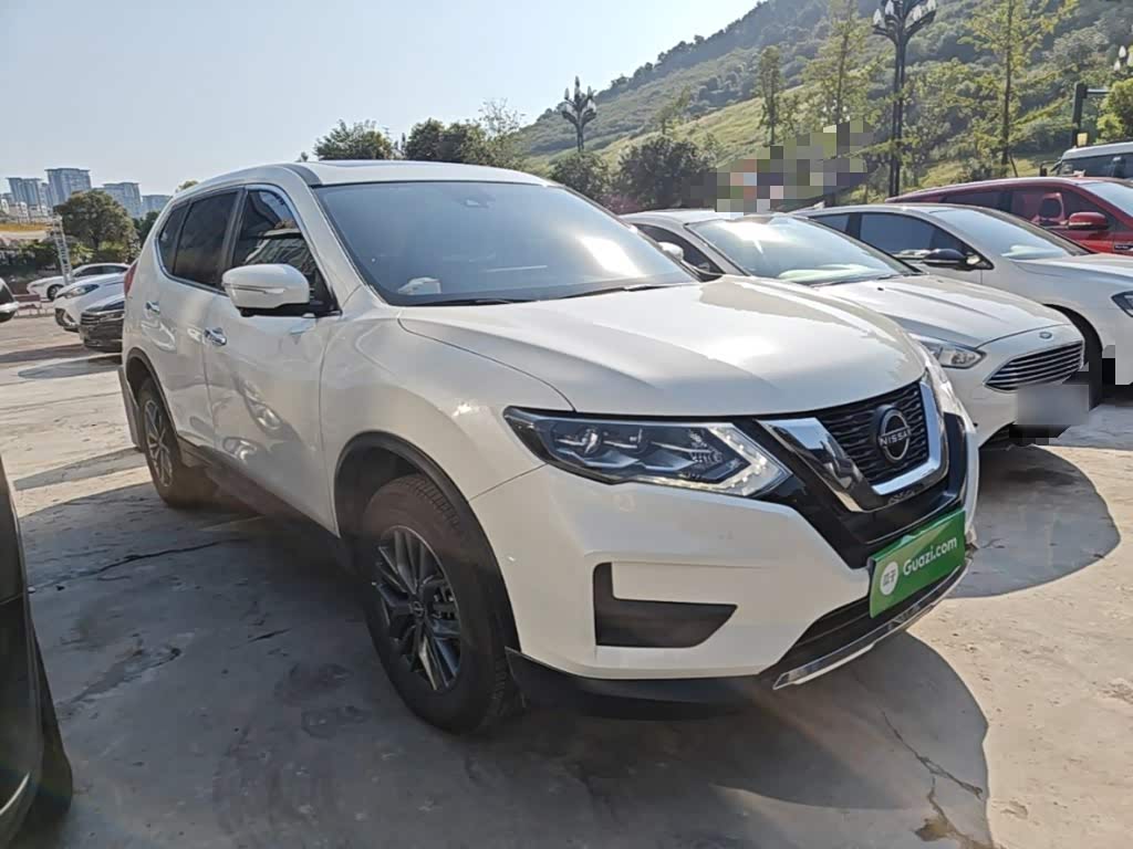 Nissan X-Trail 2.0 л 2025 г. Белый, пробег 14400 км