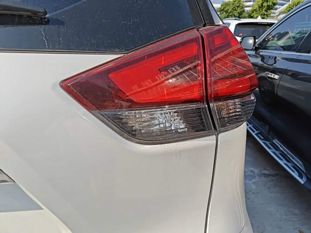 Nissan X-Trail 2.0 л 2025 г. Белый, пробег 14400 км