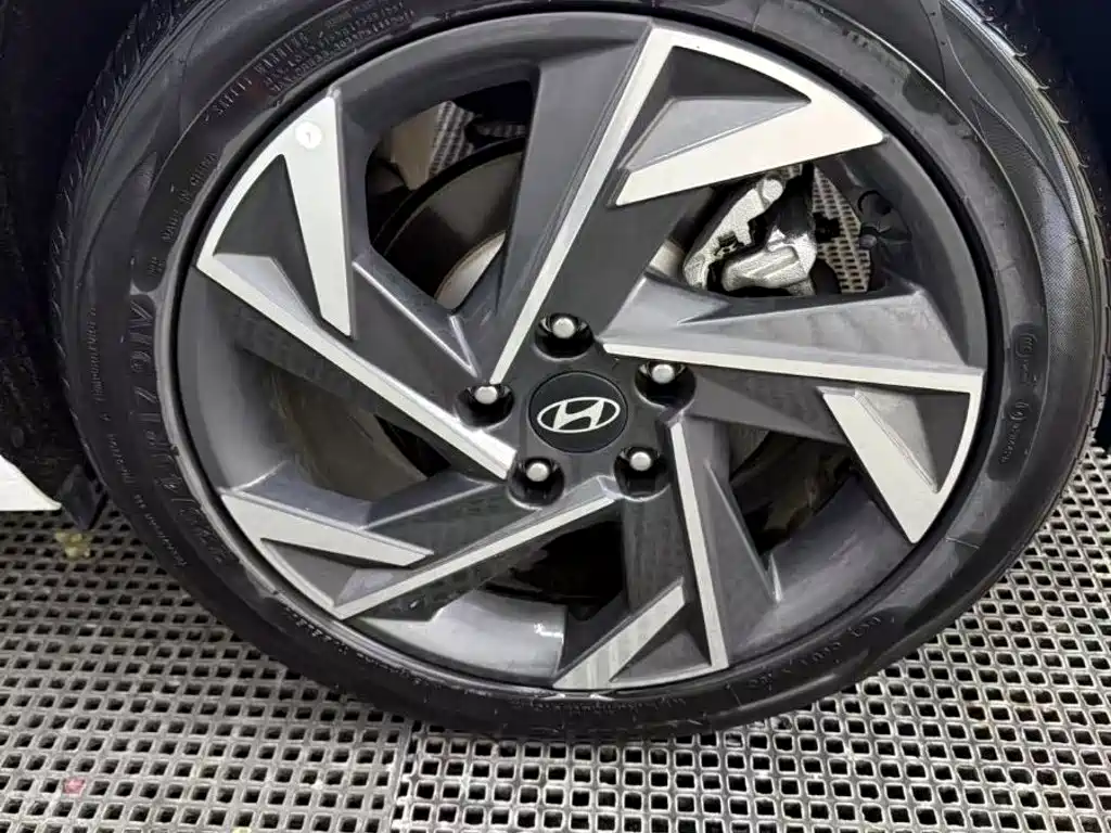 Hyundai Elantra — миниатюра 19