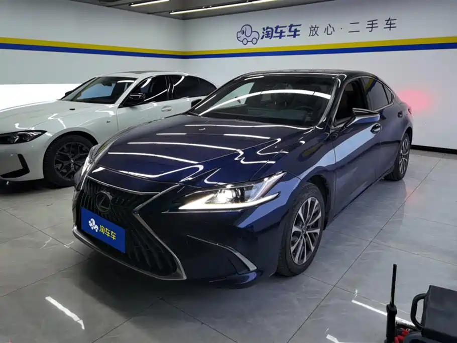 Lexus ES 2023