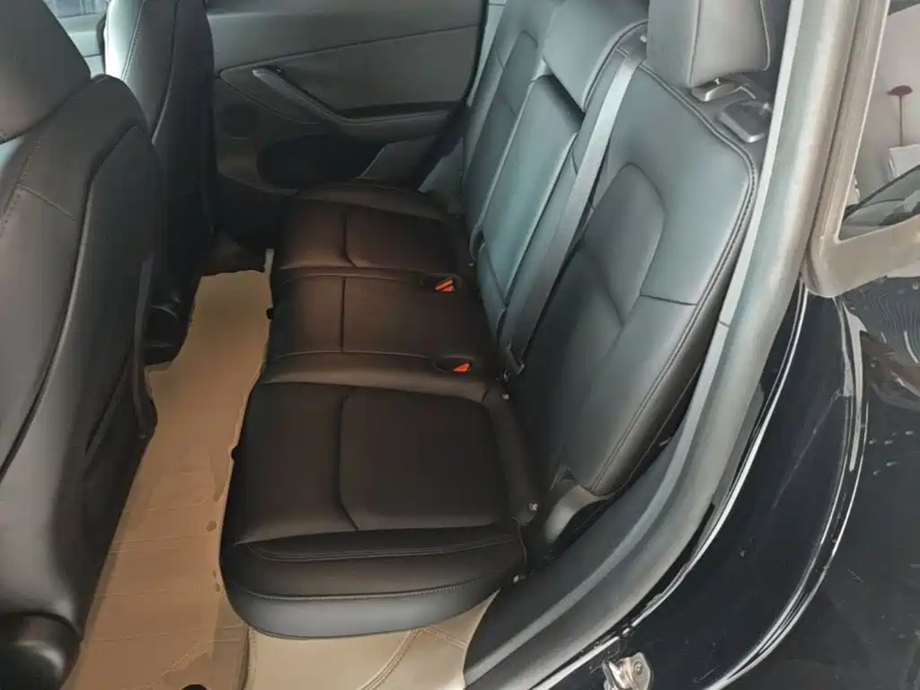 Tesla Model Y — миниатюра 17