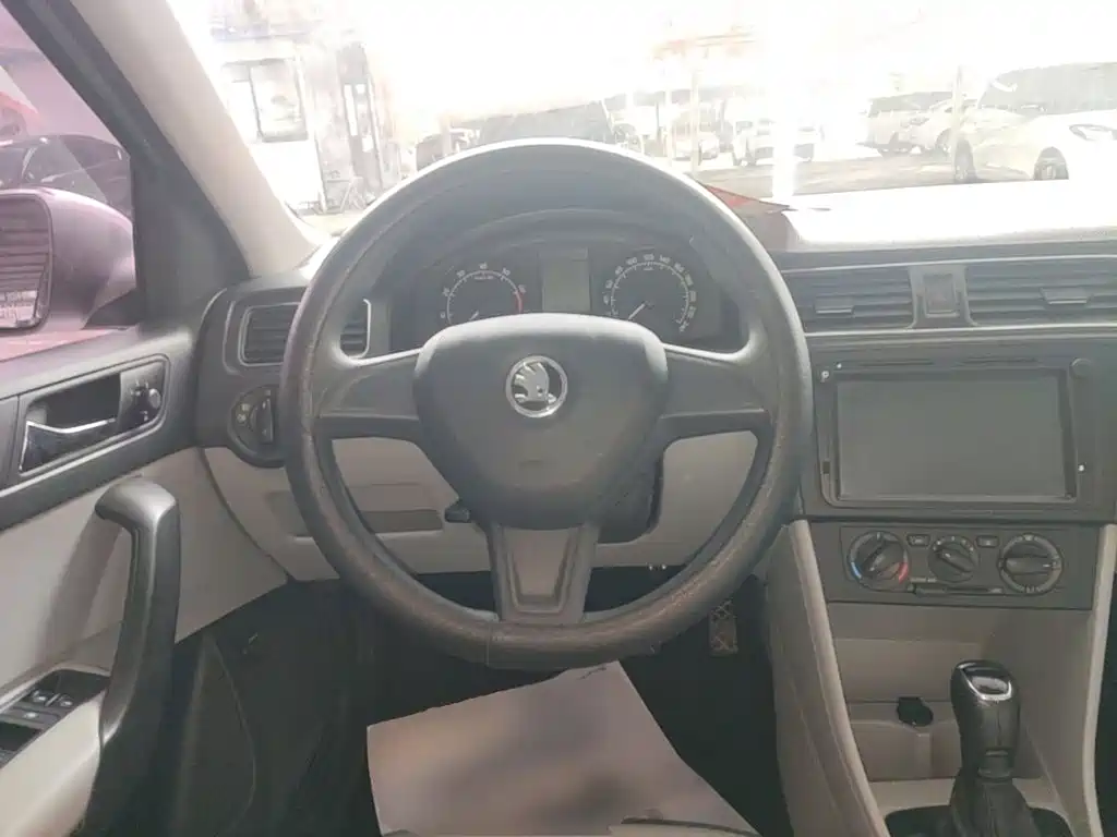 Skoda Rapid — миниатюра 11