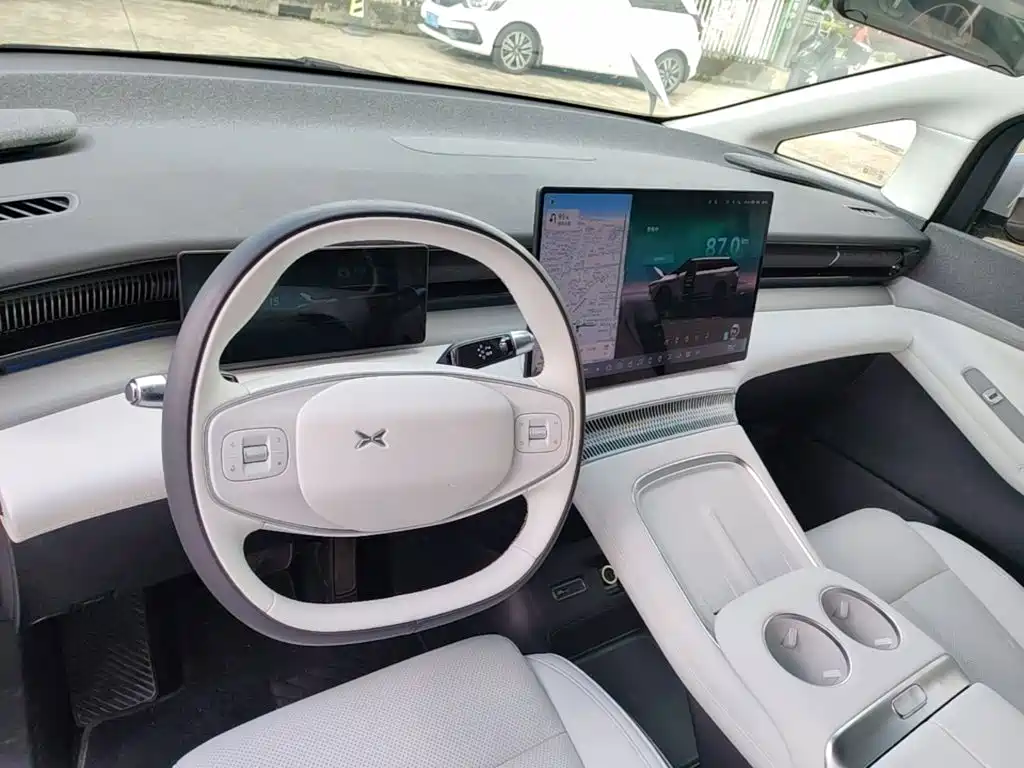 XPeng X9 — миниатюра 10