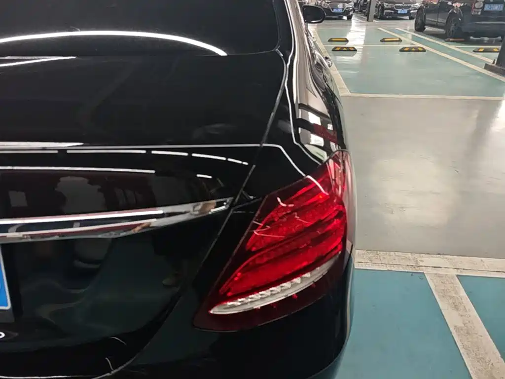 Mercedes-Benz E-Class — миниатюра 8