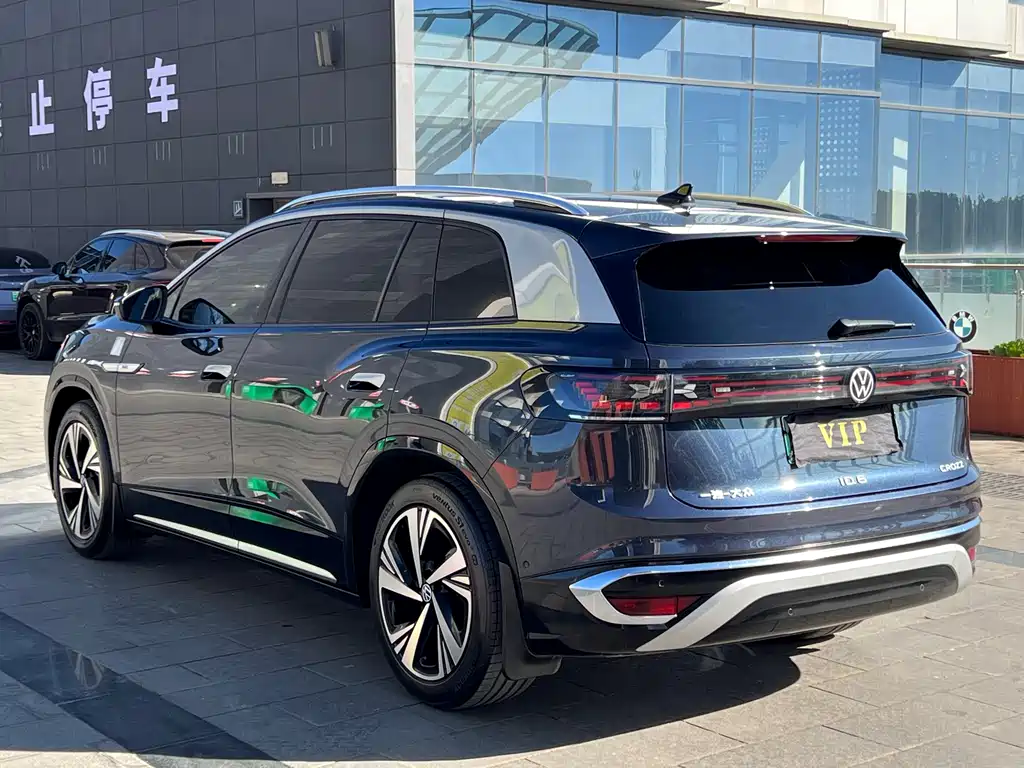 VOLKSWAGEN ID.6 CROZZ