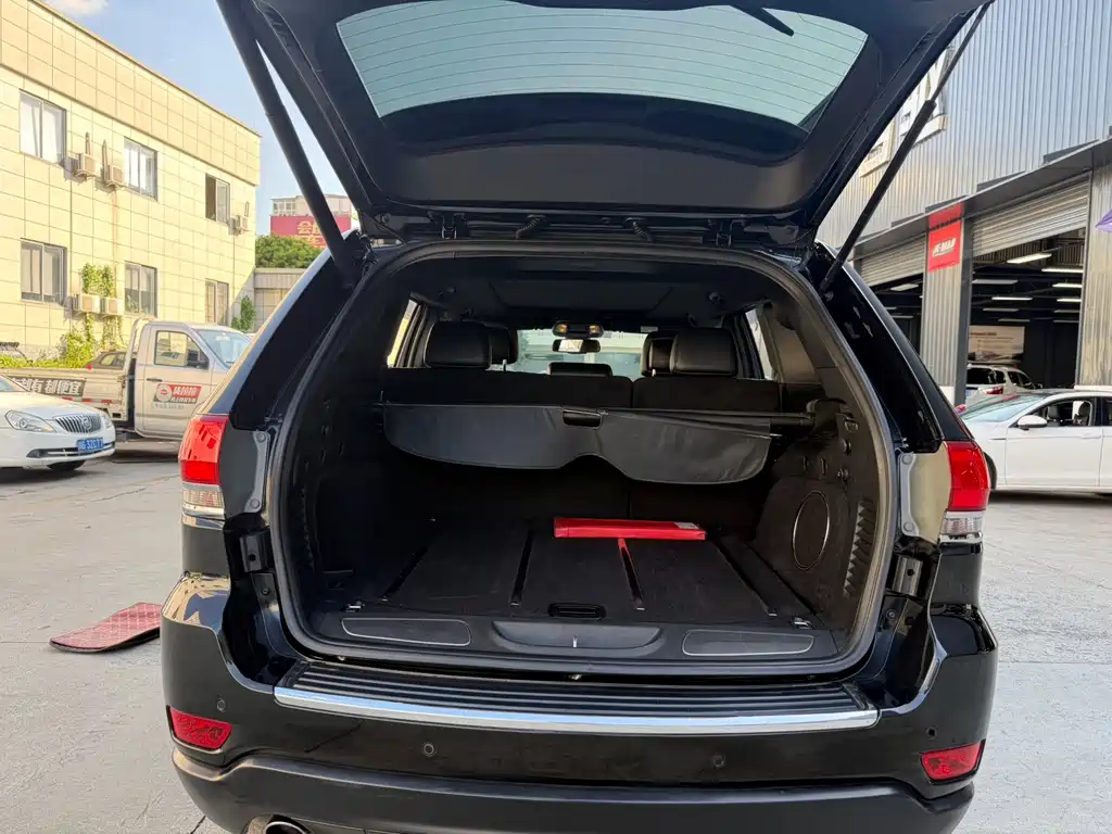 Jeep Grand Cherokee (Import) — миниатюра 11
