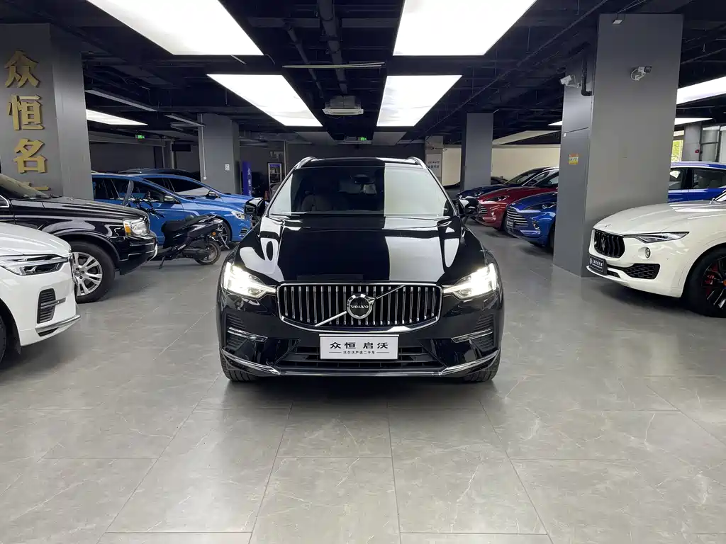 Volvo XC60 2023 B5 Luxury
