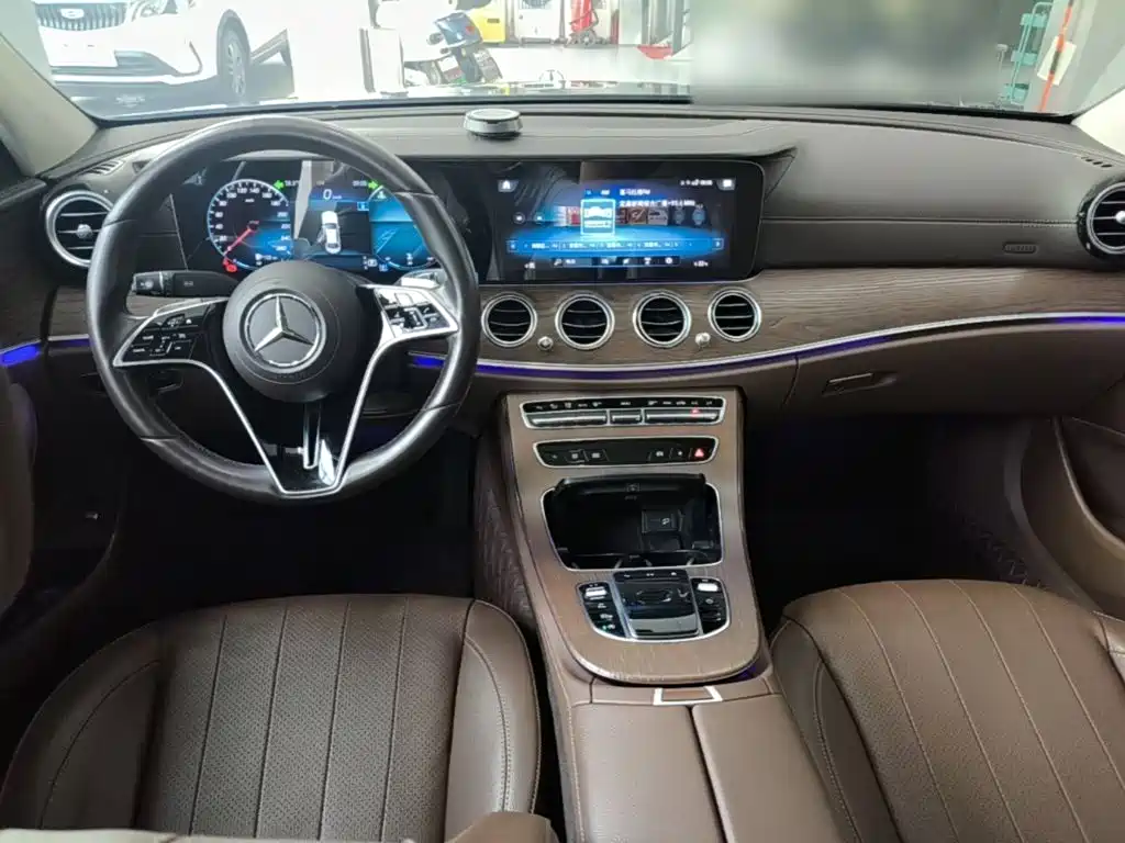 Mercedes-Benz E-Class — миниатюра 10