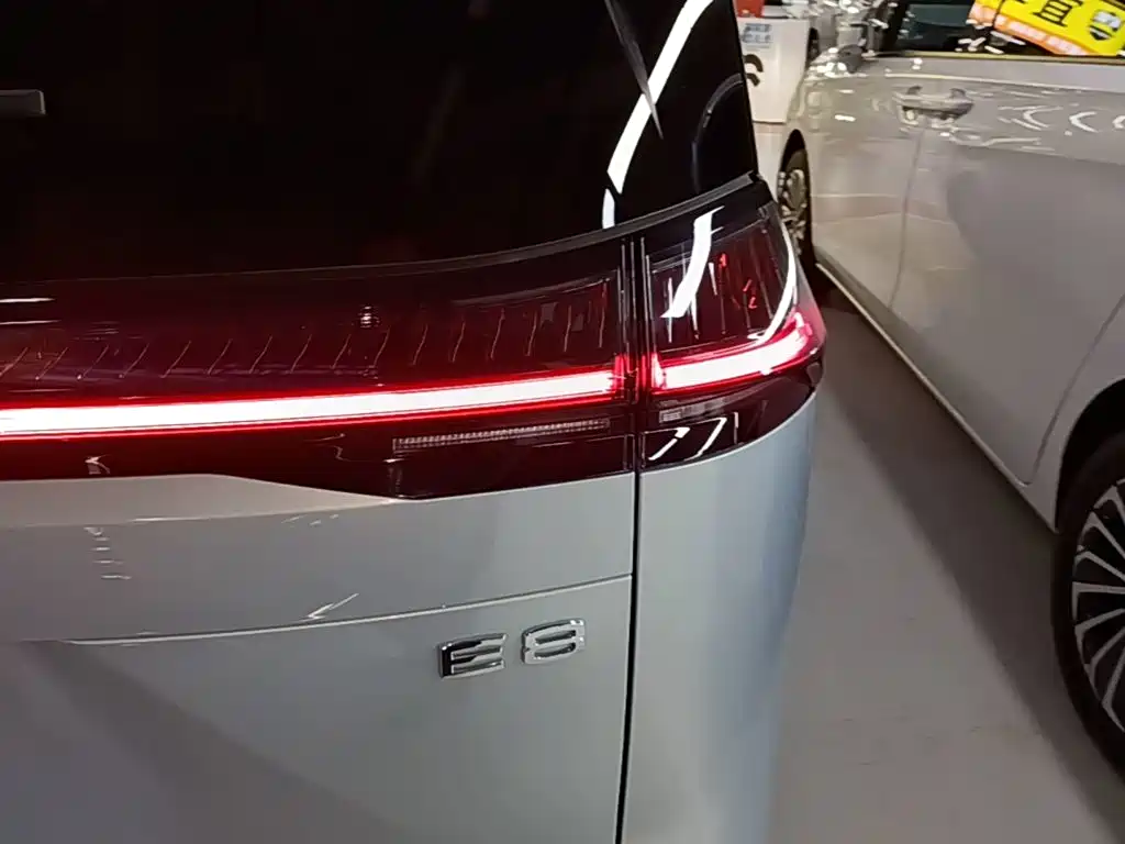GAC Motor Trumpchi E8 PHEV — миниатюра 8