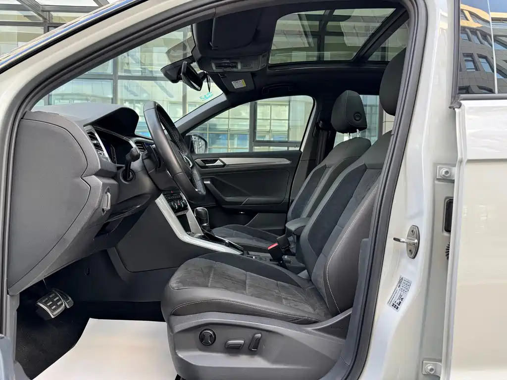 VOLKSWAGEN T ROC EXPLORING SONGS