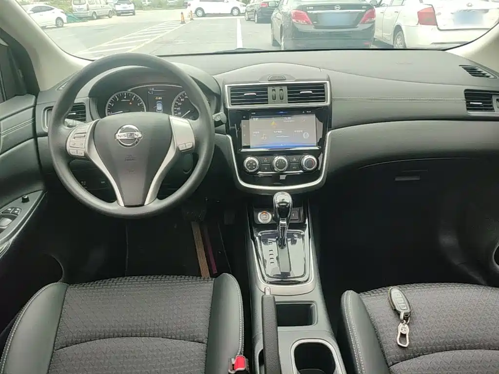 Nissan Tiida — миниатюра 10