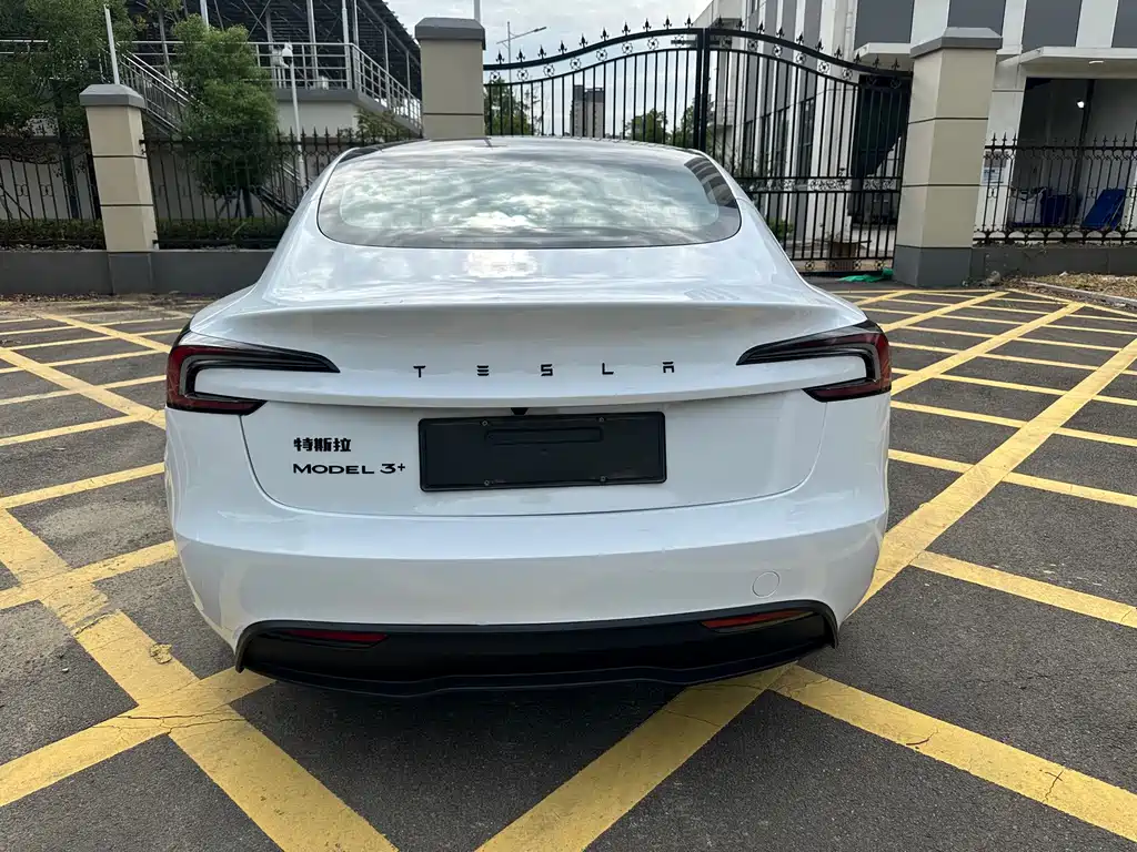 Tesla Model 3 — миниатюра 4