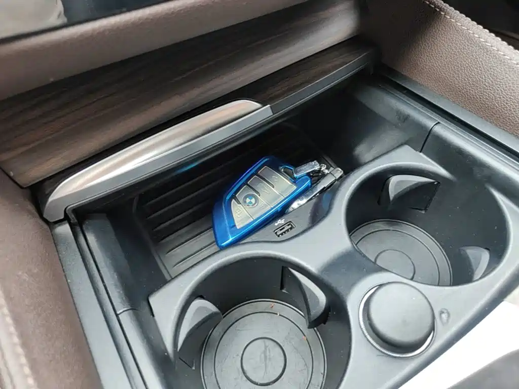 BMW 5 Series — миниатюра 9