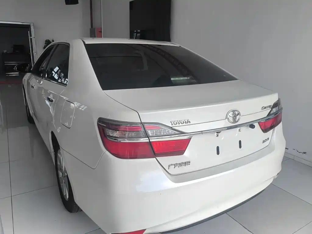 Toyota Camry — миниатюра 5