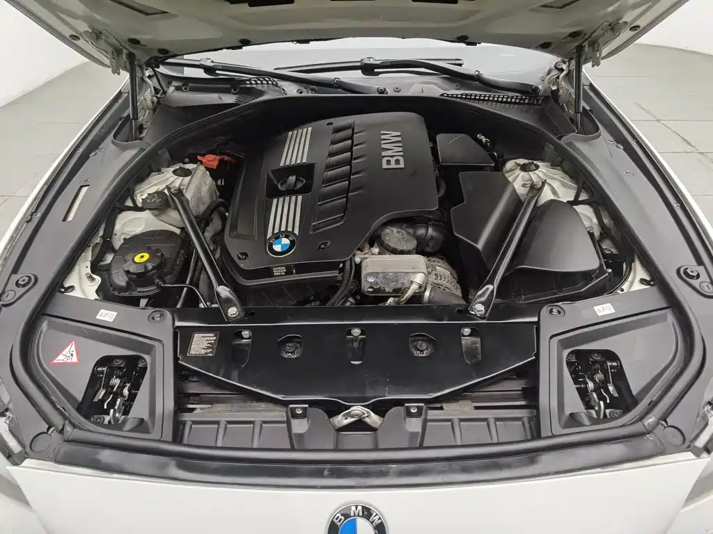 BMW 5 Series — миниатюра 6