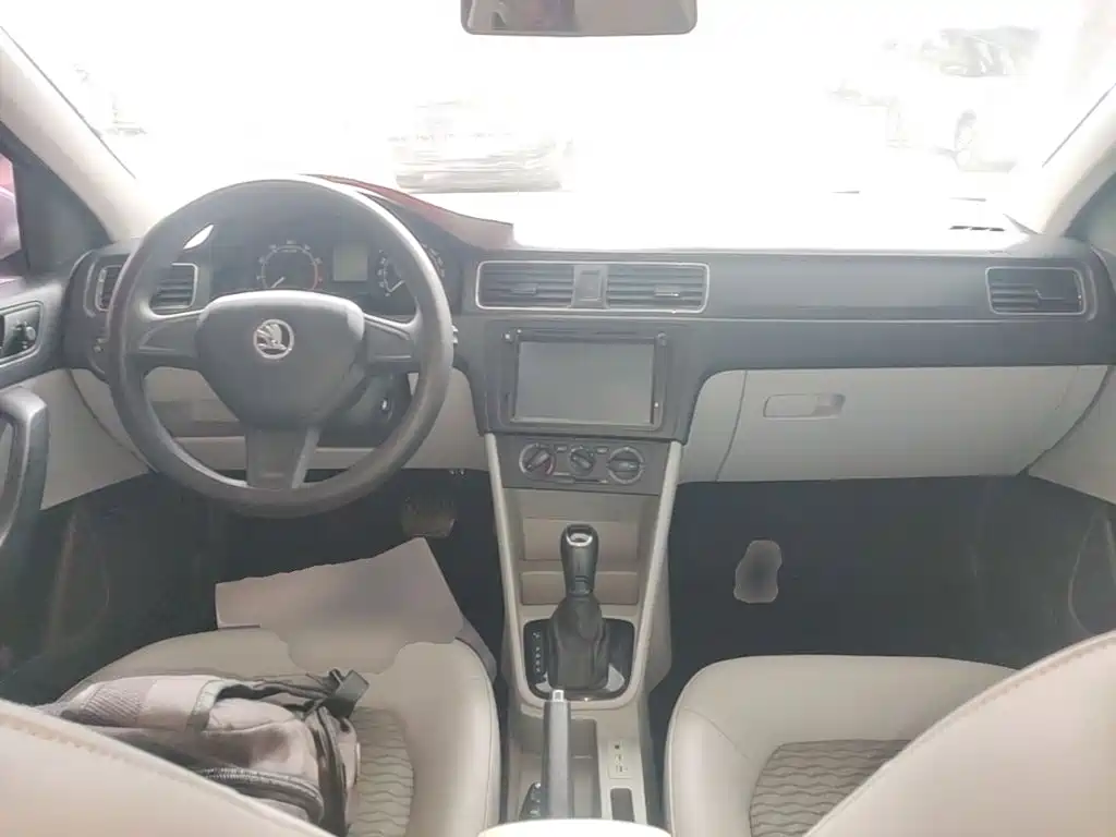 Skoda Rapid — миниатюра 10