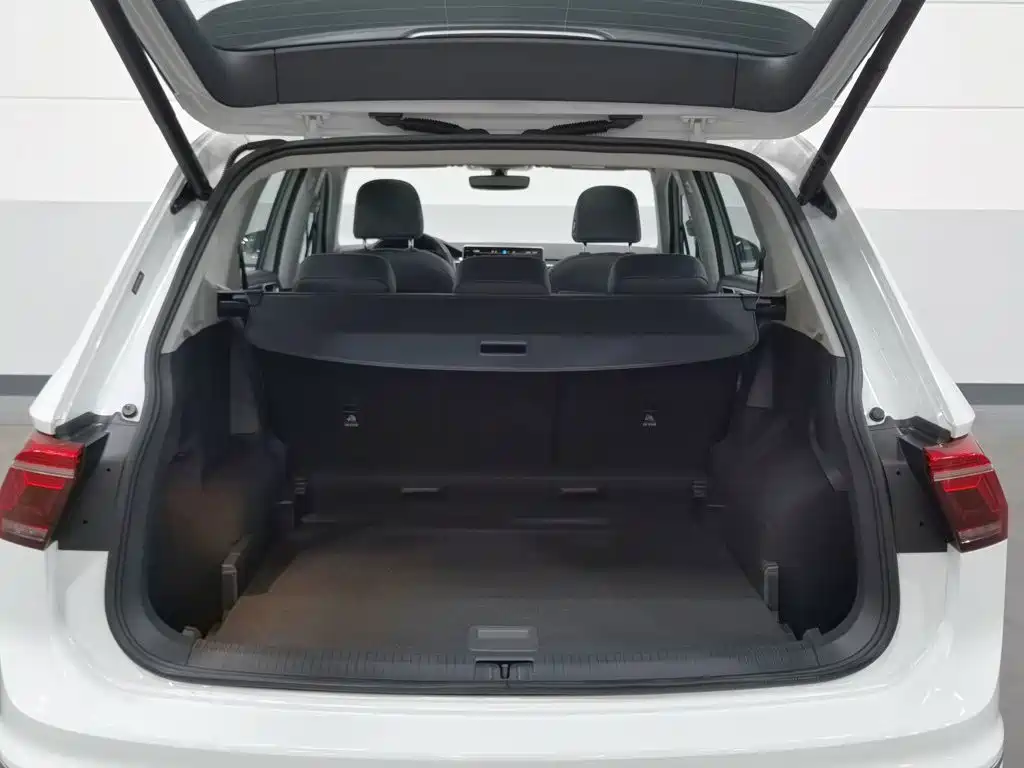 Volkswagen Tiguan L — миниатюра 16