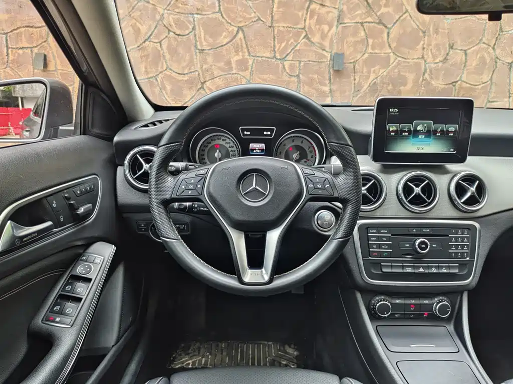 Mercedes-Benz GLA — миниатюра 12