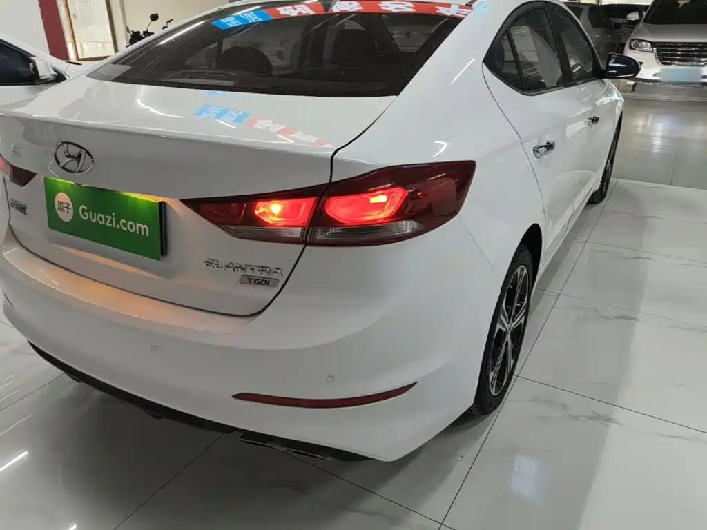 Hyundai Elantra — миниатюра 8
