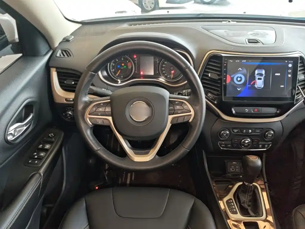Jeep Cherokee — миниатюра 11