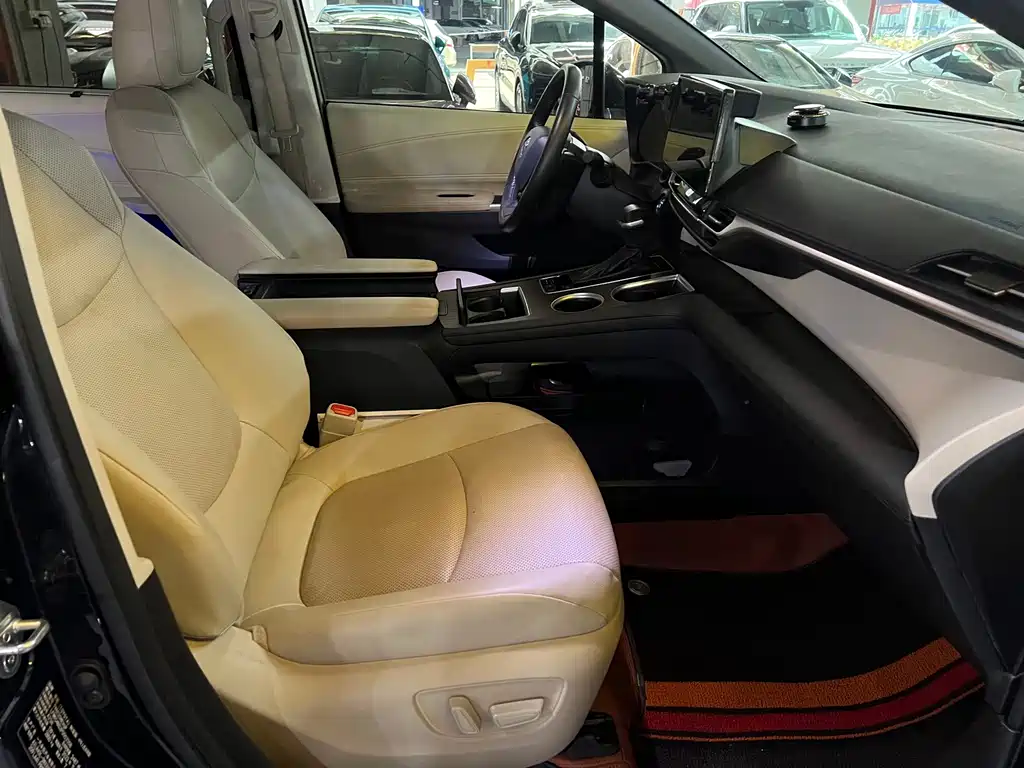 Toyota Granvia — миниатюра 7