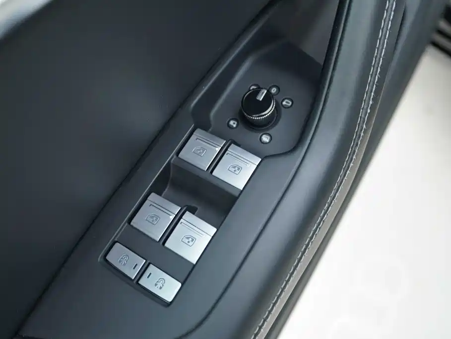 Audi A6L — миниатюра 10