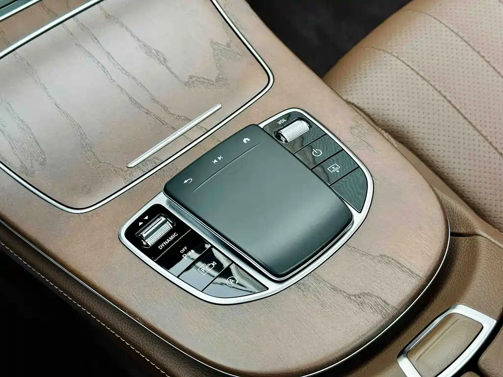 Mercedes-Benz E-Class — миниатюра 7