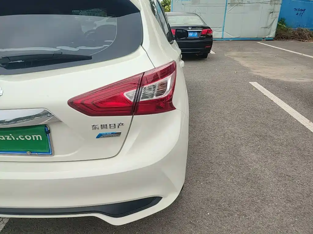 Nissan Tiida — миниатюра 8