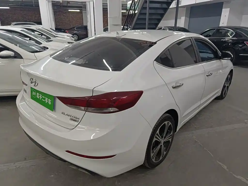 Hyundai Elantra — миниатюра 7