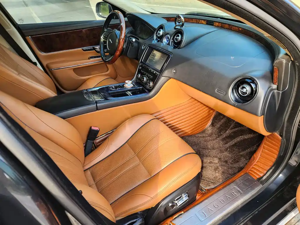 Jaguar XJ — миниатюра 9