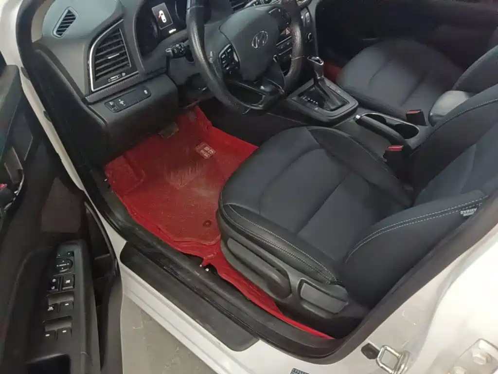 Hyundai Elantra — миниатюра 16