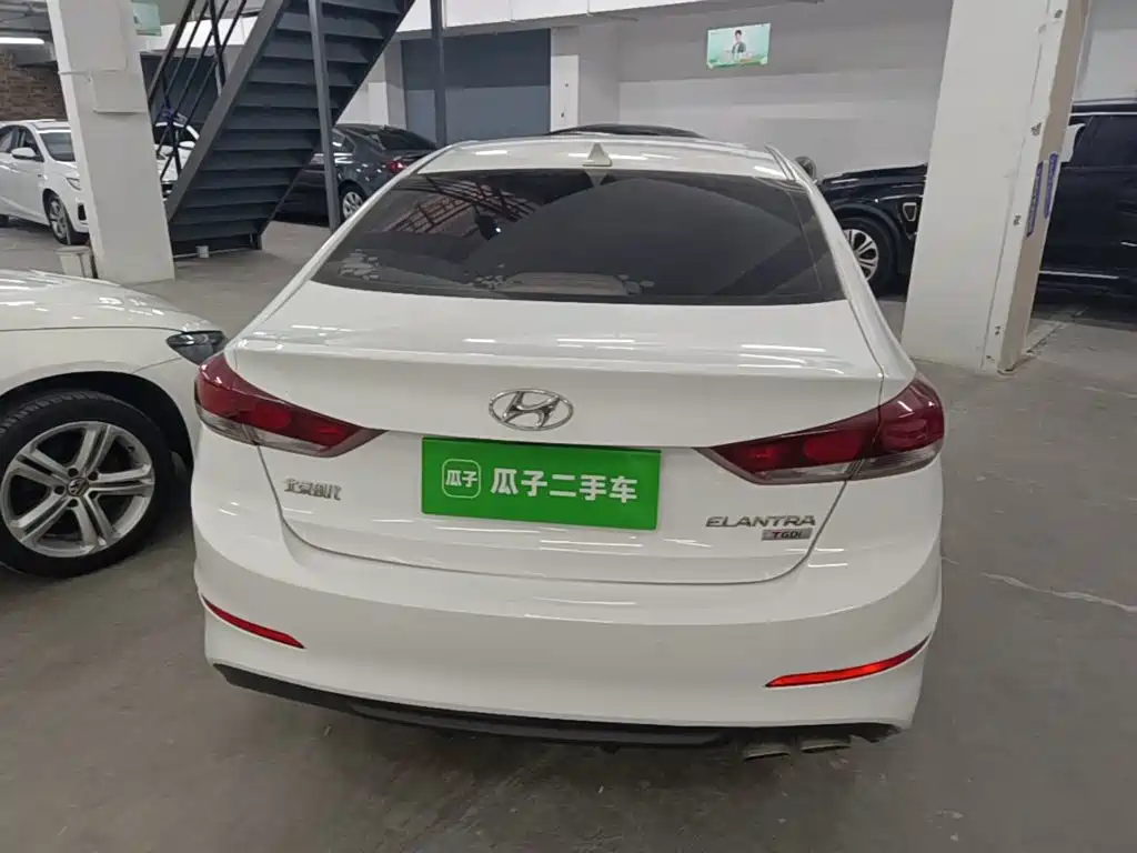 Hyundai Elantra — миниатюра 6