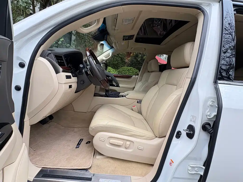 Lexus LX — миниатюра 8